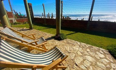 Pichilemu, Original Casa en Primera Línea en Playa Infiernillo