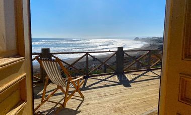 Pichilemu, Original Casa en Primera Línea en Playa Infiernillo