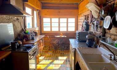 Pichilemu, Original Casa en Primera Línea en Playa Infiernillo