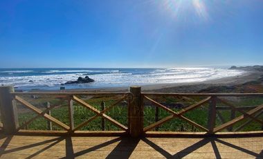 Pichilemu, Original Casa en Primera Línea en Playa Infiernillo