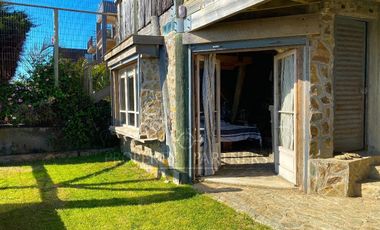 Pichilemu, Original Casa en Primera Línea en Playa Infiernillo