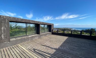 Pichilemu, Gran Casa en Punta de Lobos