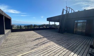 Pichilemu, Gran Casa en Punta de Lobos