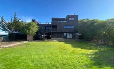Pichilemu, Gran Casa en Punta de Lobos