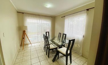 Santa Cruz, Casa en Barrio Residencial