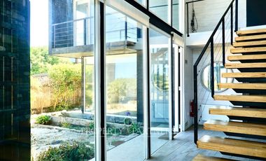 Pichilemu, Casa Moderna en Primera línea