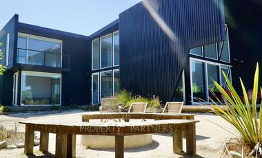 Pichilemu, Casa Moderna en Primera línea