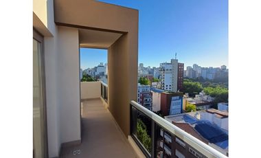 3 AMB. SEMI PISO CON COCHERA Y BAULERA.