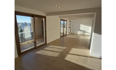 3 AMB. SEMI PISO CON COCHERA Y BAULERA.