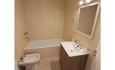 3 AMB. SEMI PISO CON COCHERA Y BAULERA.