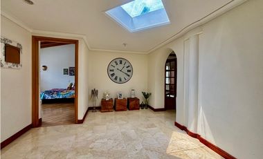 Casa de dos niveles en venta en El Poblado sector San Lucas