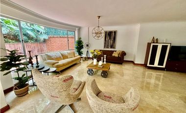 Casa de dos niveles en venta en El Poblado sector San Lucas