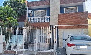 VENTA DE CASA MONTE CHINGOLO 5 AMBIENTES