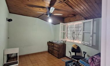 VENTA DE CASA MONTE CHINGOLO 5 AMBIENTES