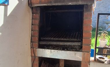 VENTA DE CASA MONTE CHINGOLO 5 AMBIENTES