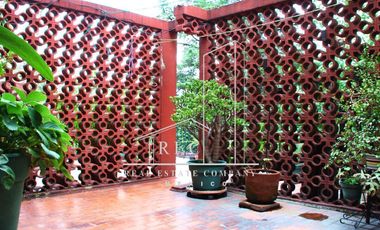 Casa Grande en Privada - Increíble Vista y Hermoso Jardín