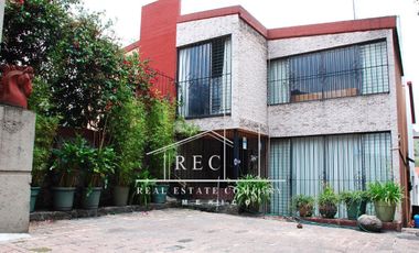 Casa Grande en Privada - Increíble Vista y Hermoso Jardín