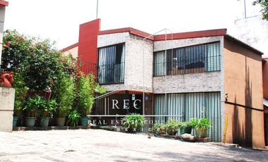 Casa Grande en Privada - Increíble Vista y Hermoso Jardín