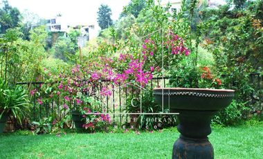 Casa Grande en Privada - Increíble Vista y Hermoso Jardín