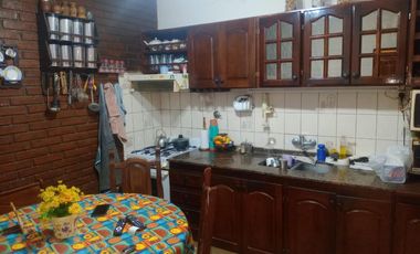 VENTA HERMOSA CASA Impecable estado con CUATRO DORMITORIOS