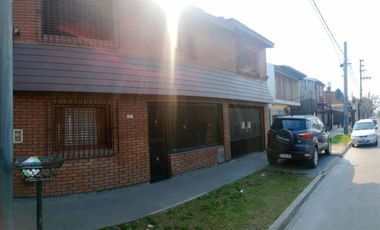 VENTA HERMOSA CASA Impecable estado con CUATRO DORMITORIOS