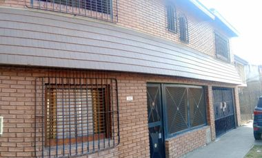 VENTA HERMOSA CASA Impecable estado con CUATRO DORMITORIOS
