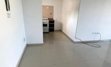 Excelente departamento 2 ambientes con balcón al contrafrente y vestidor. Villa Luzuriaga