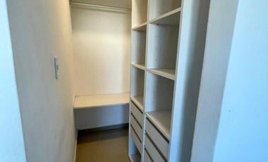 Excelente departamento 2 ambientes con balcón al contrafrente y vestidor. Villa Luzuriaga