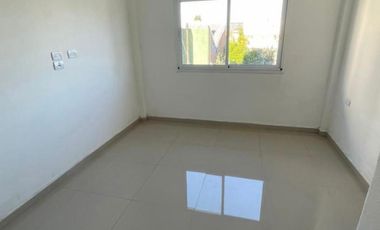 Excelente departamento 2 ambientes con balcón al contrafrente y vestidor. Villa Luzuriaga