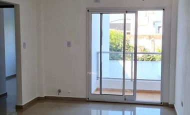 Excelente departamento 2 ambientes con balcón al contrafrente y vestidor. Villa Luzuriaga