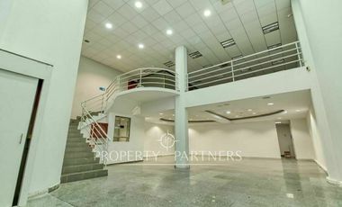 Excelente local comercial en barrio Brasil