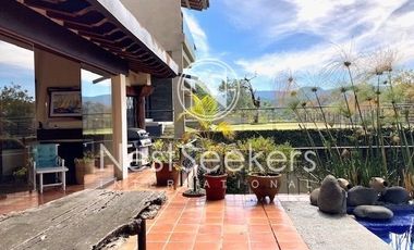 Preciosa casa, con super vista al lago, tu hogar ideal.