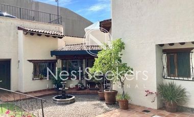 Preciosa casa, con super vista al lago, tu hogar ideal.