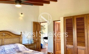 Preciosa casa, con super vista al lago, tu hogar ideal.
