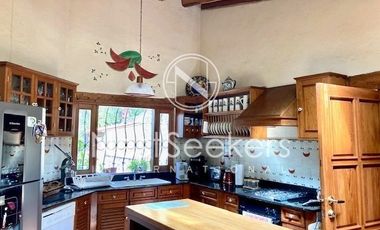 Preciosa casa, con super vista al lago, tu hogar ideal.