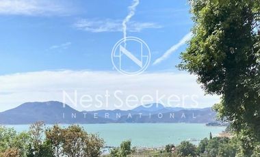 Preciosa casa, con super vista al lago, tu hogar ideal.