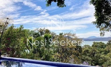 Preciosa casa, con super vista al lago, tu hogar ideal.