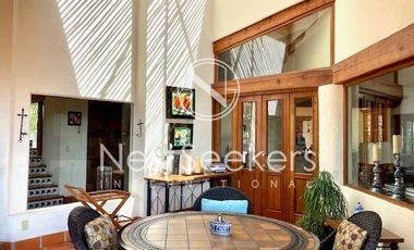 Preciosa casa, con super vista al lago, tu hogar ideal.