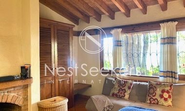 Preciosa casa, con super vista al lago, tu hogar ideal.