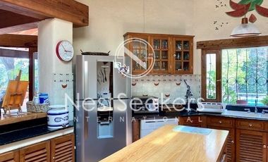 Preciosa casa, con super vista al lago, tu hogar ideal.