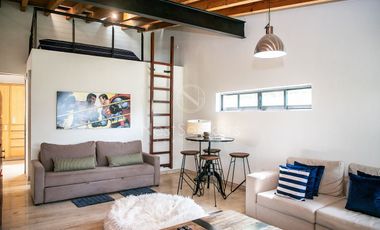 Preciosa casa moderna,  con vista al lago en la entrada del pueblo