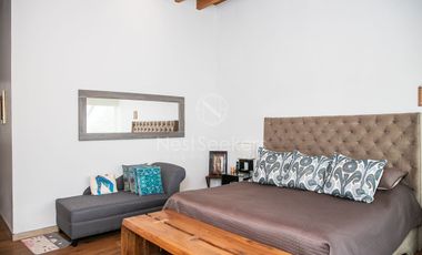 Preciosa casa moderna,  con vista al lago en la entrada del pueblo