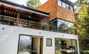 Preciosa casa moderna,  con vista al lago en la entrada del pueblo