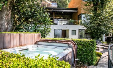 Preciosa casa moderna,  con vista al lago en la entrada del pueblo