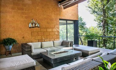 Preciosa casa moderna,  con vista al lago en la entrada del pueblo