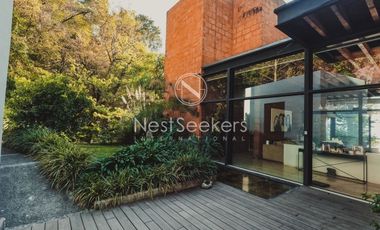 Preciosa casa moderna,  con vista al lago en la entrada del pueblo