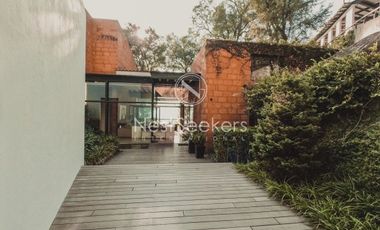 Preciosa casa moderna,  con vista al lago en la entrada del pueblo
