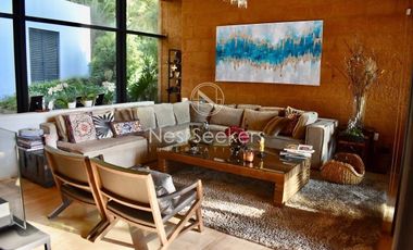 Preciosa casa moderna,  con vista al lago en la entrada del pueblo