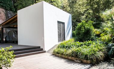 Preciosa casa moderna,  con vista al lago en la entrada del pueblo