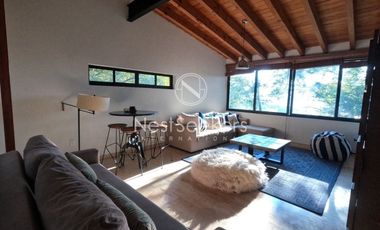 Preciosa casa moderna,  con vista al lago en la entrada del pueblo
